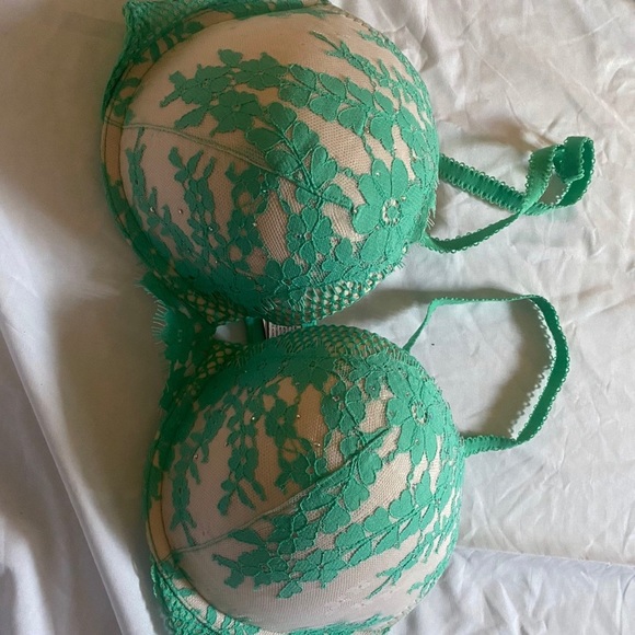36D bra - Picture 2 of 3